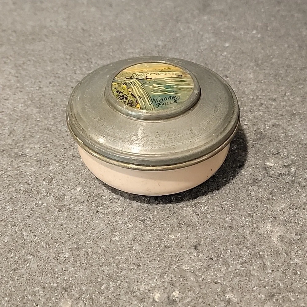 Vintage Niagara Falls Souvenir Tin Box